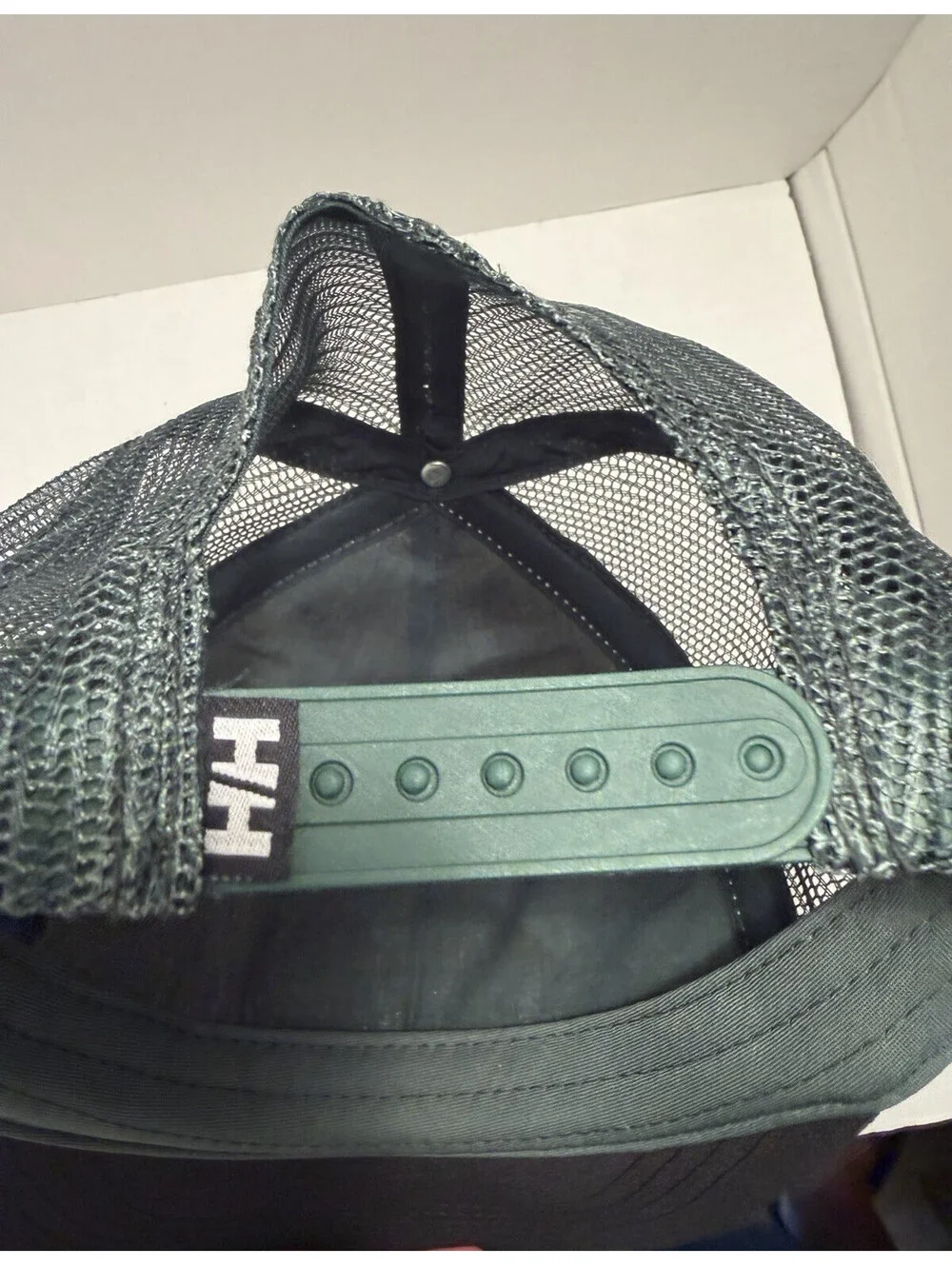 Helly Hansen Flatbrim Trucker Hat White Black Mountain Patch Mesh Snapback Cap